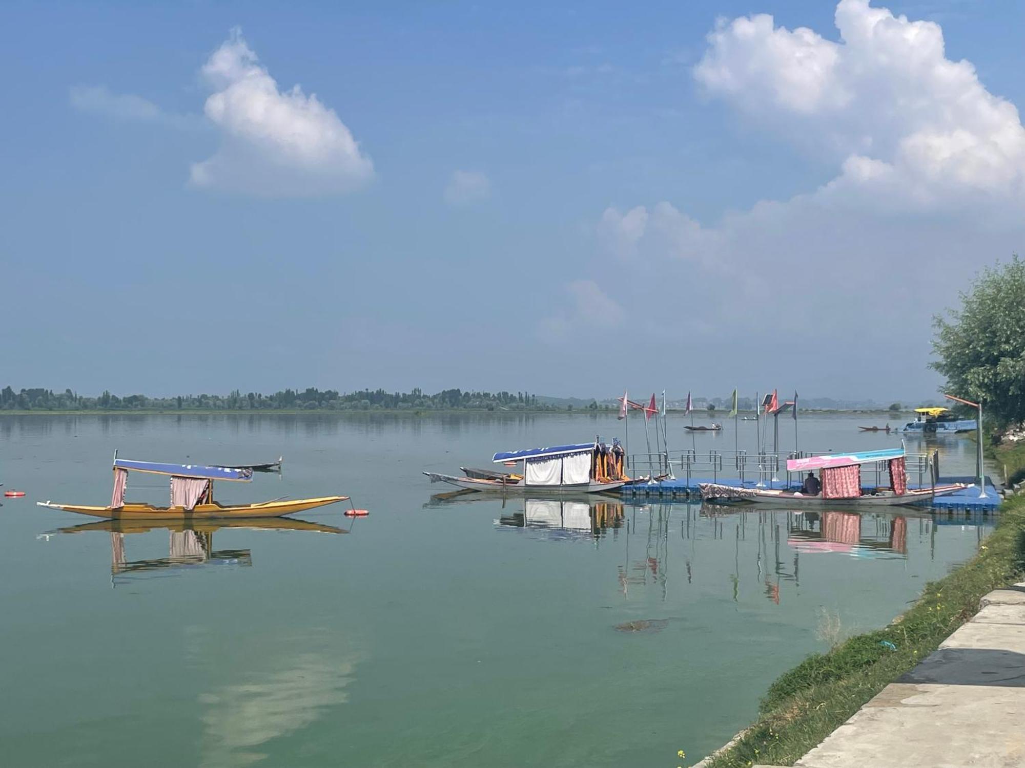 Sahil Lake View Srinagar  Exterior photo